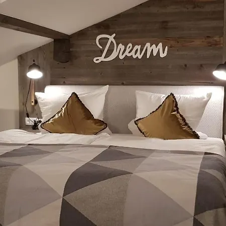 Alpenchalet Tirol * フィルス